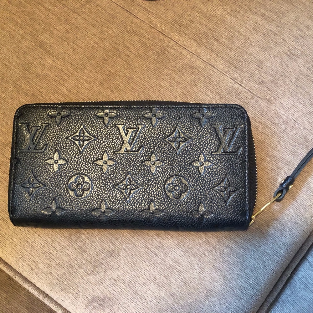 Louis Vuitton Zippy Wallet